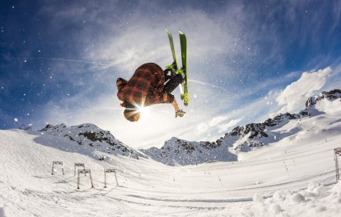 爱游戏下载-皇家马德里士气爆棚，世俱杯四强战遇上丹佛掘金，目标明确直指晋级